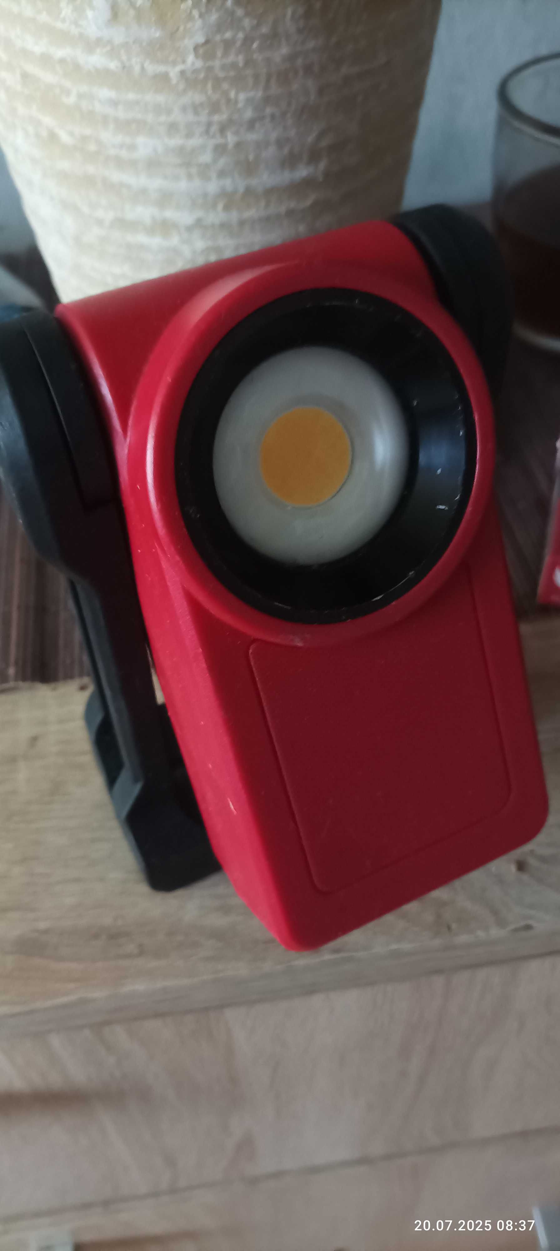 Akumulatorowy mini reflektor budowlany LED 10 W