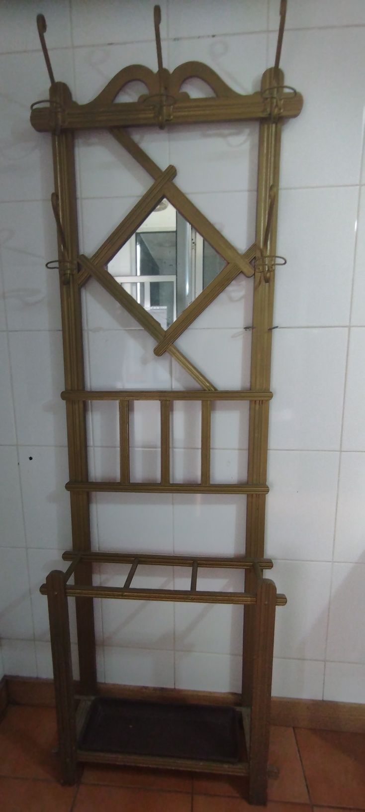 bengaleiro antigo pintado em dourado