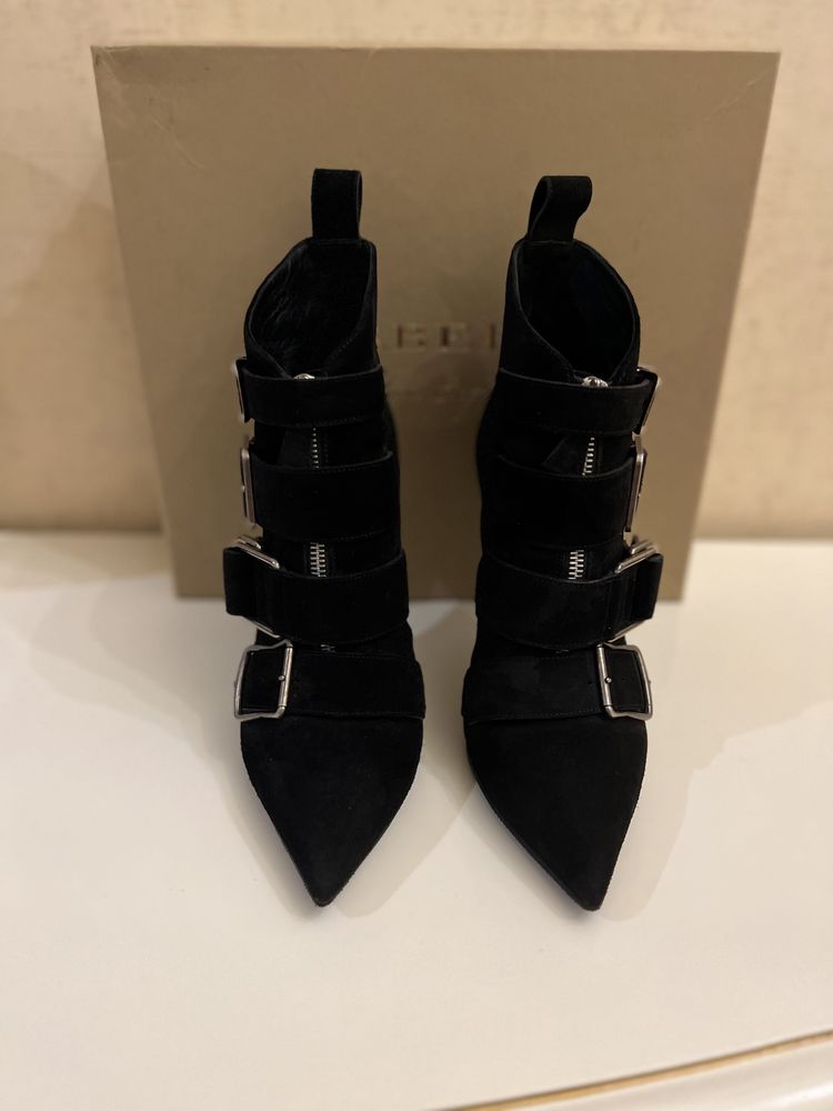 Ботильйони Burberry
