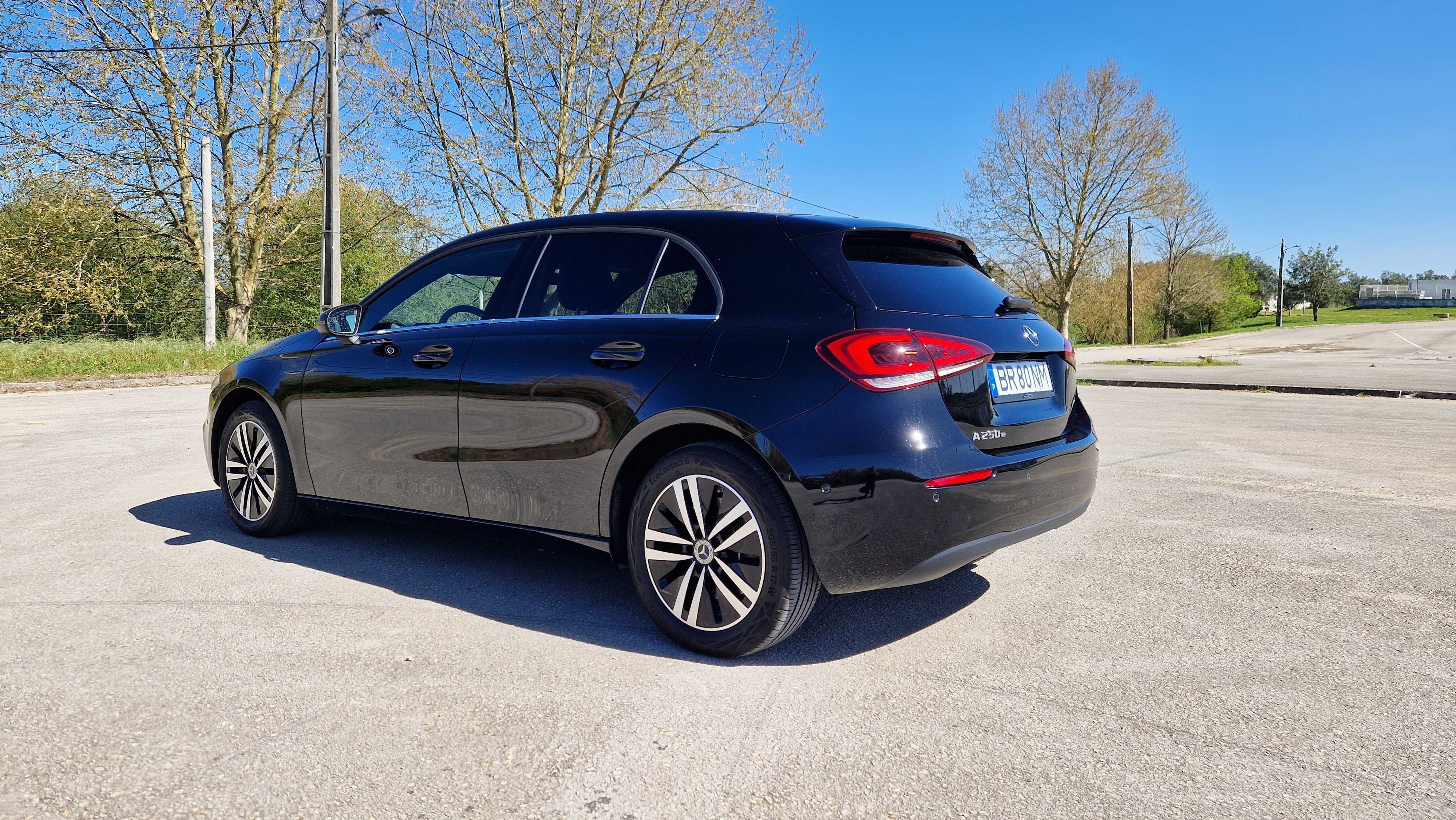 Mercedes-Benz A250e Híbrido Plug-in Nov de 2022 com 218 Cv  14 000 km