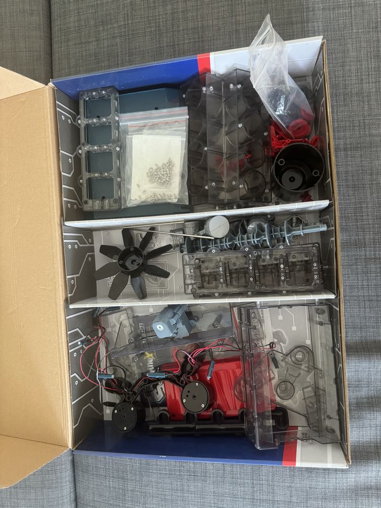 Model silnika spalinowego Wiky Stemnex V8