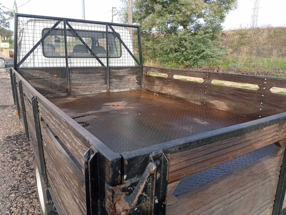 Alugo carrinha de caixa aberta e cabine dupla