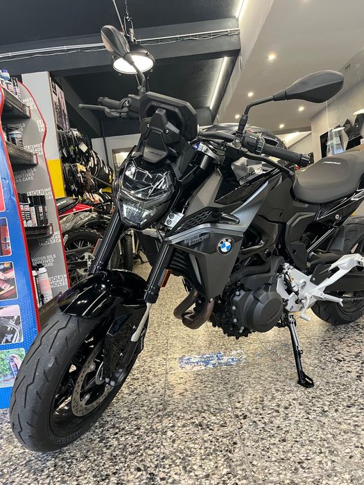 BMW F 900 r de Julho de 2025. 1420 Kms. Style Triple Black