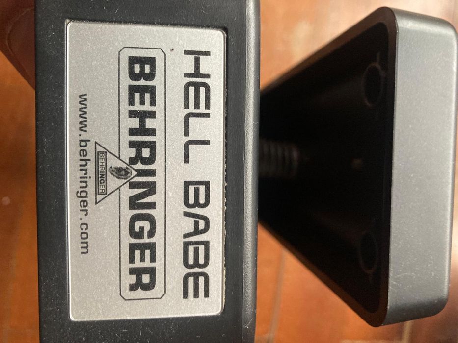 Pedal wah Behringer Hellbabe