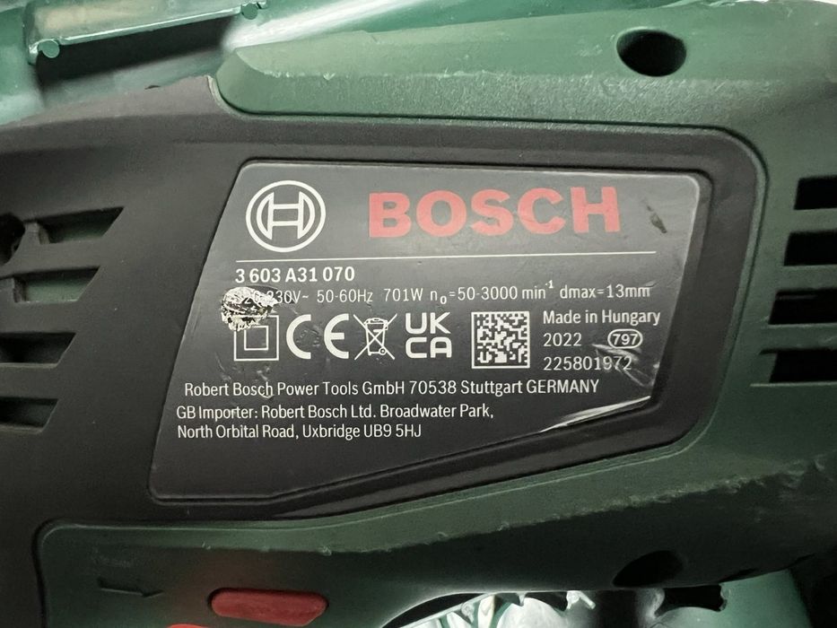 Дриль ударний Bosch UniversalImpact 700 у валізі Англія