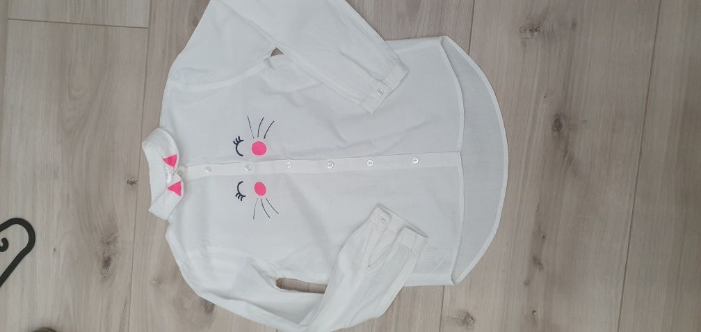Koszula biala z długim rękawem elegancka kotek 128