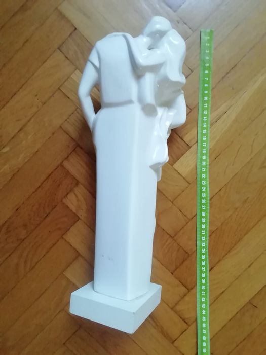 Figurka porcelanowa firmowa w stylu art deco wys. ok. 50 cm.