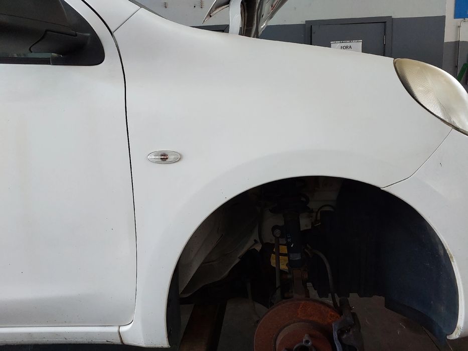 Guarda-lamas direito NISSAN Micra IV (K13)