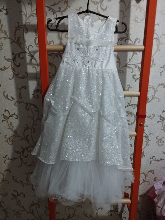 Праздничное платье на 6-8 лет