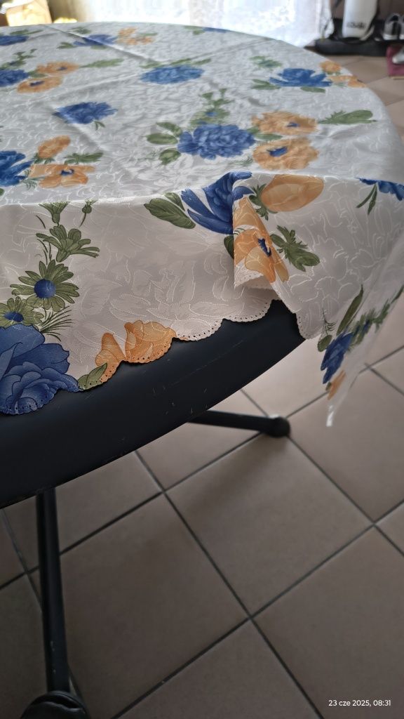 Sprzedam solidny duży okrągły  Stoł