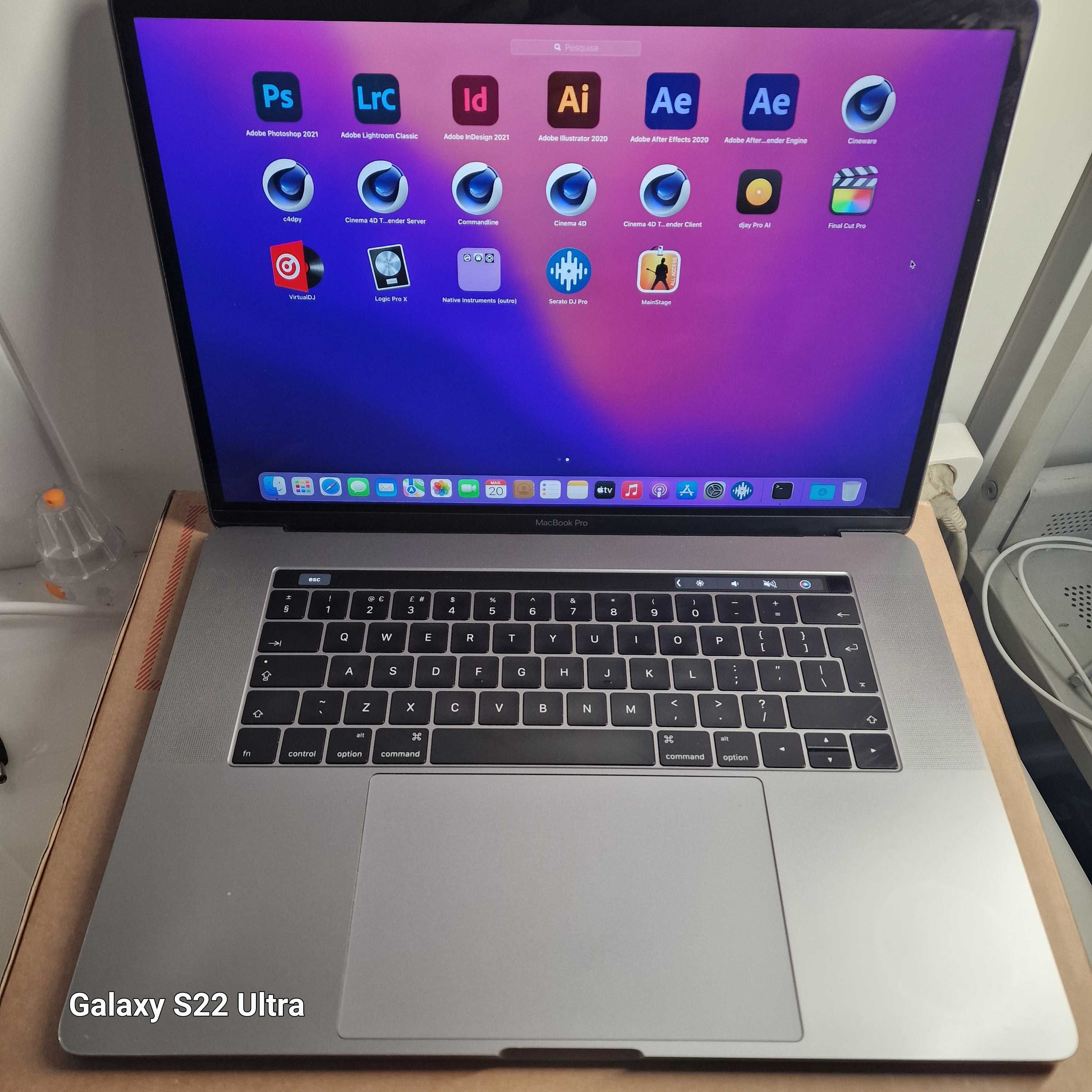 MacBook Pro Touch Bar 2016 15 polegadas ( com vários programas )