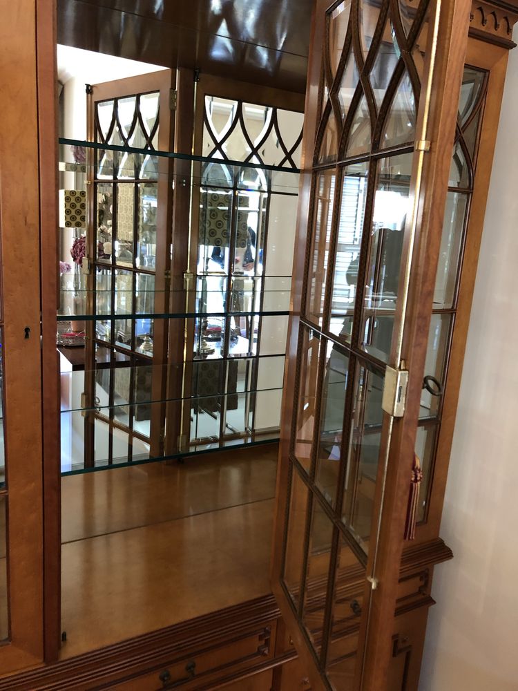 Cristaleira ou vitrine estilo ingles