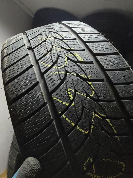 245/35R20 Minerva Frostrack 23р