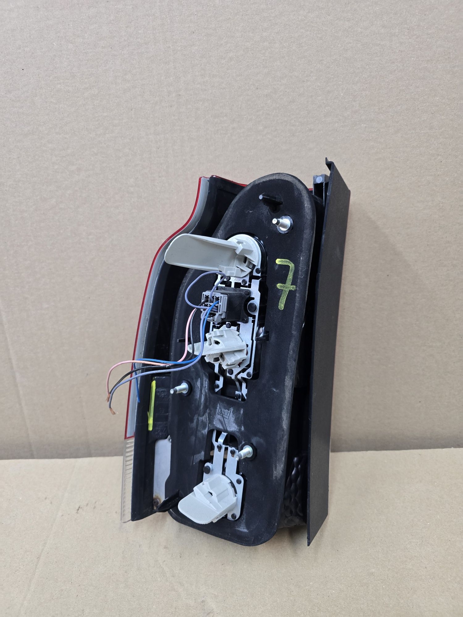 Lampa prawa tylna volvo V70II XC70II LIFT NR 7