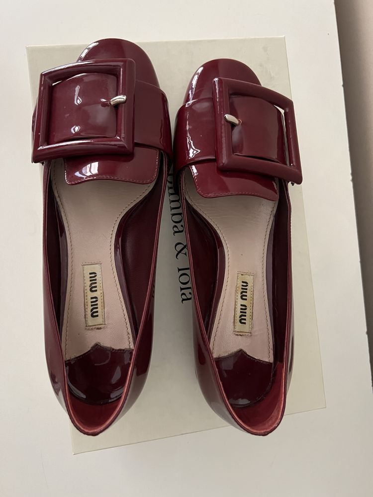 Sapatos Miu Miu em verniz