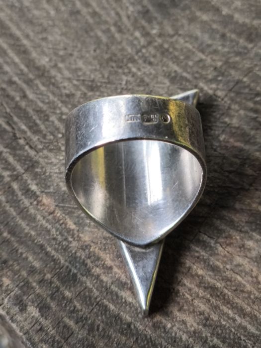 Duży srebrny pierścionek z bursztynem.  Vintage