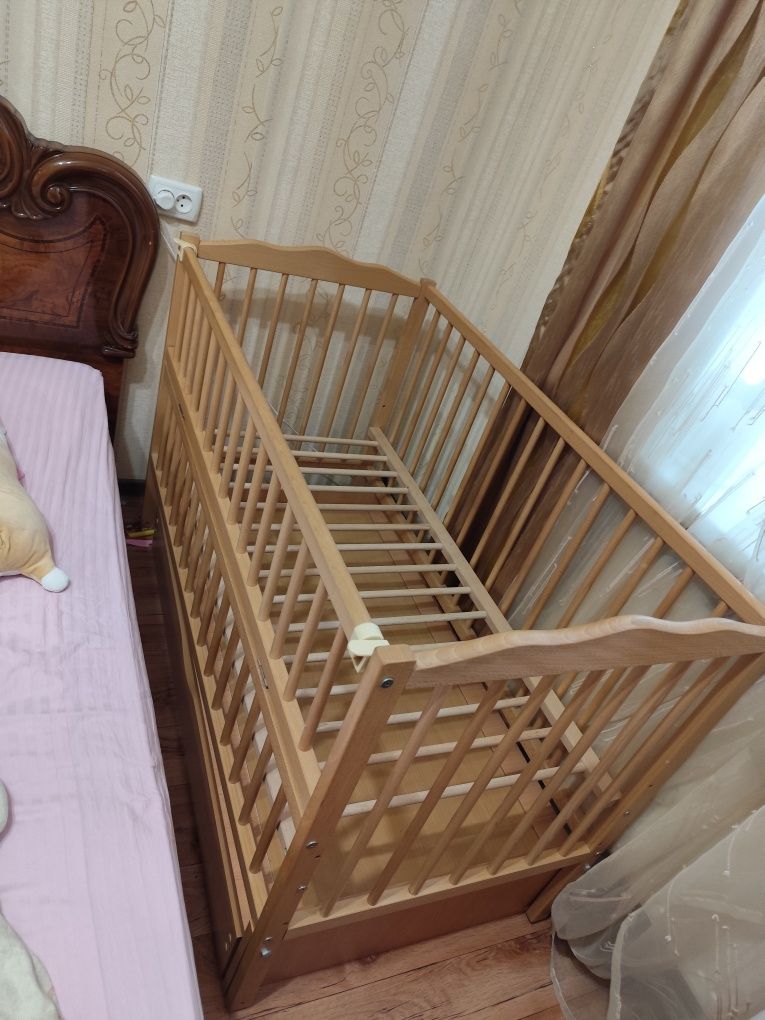Дитяче ліжко-гойдалка з комодом дерево