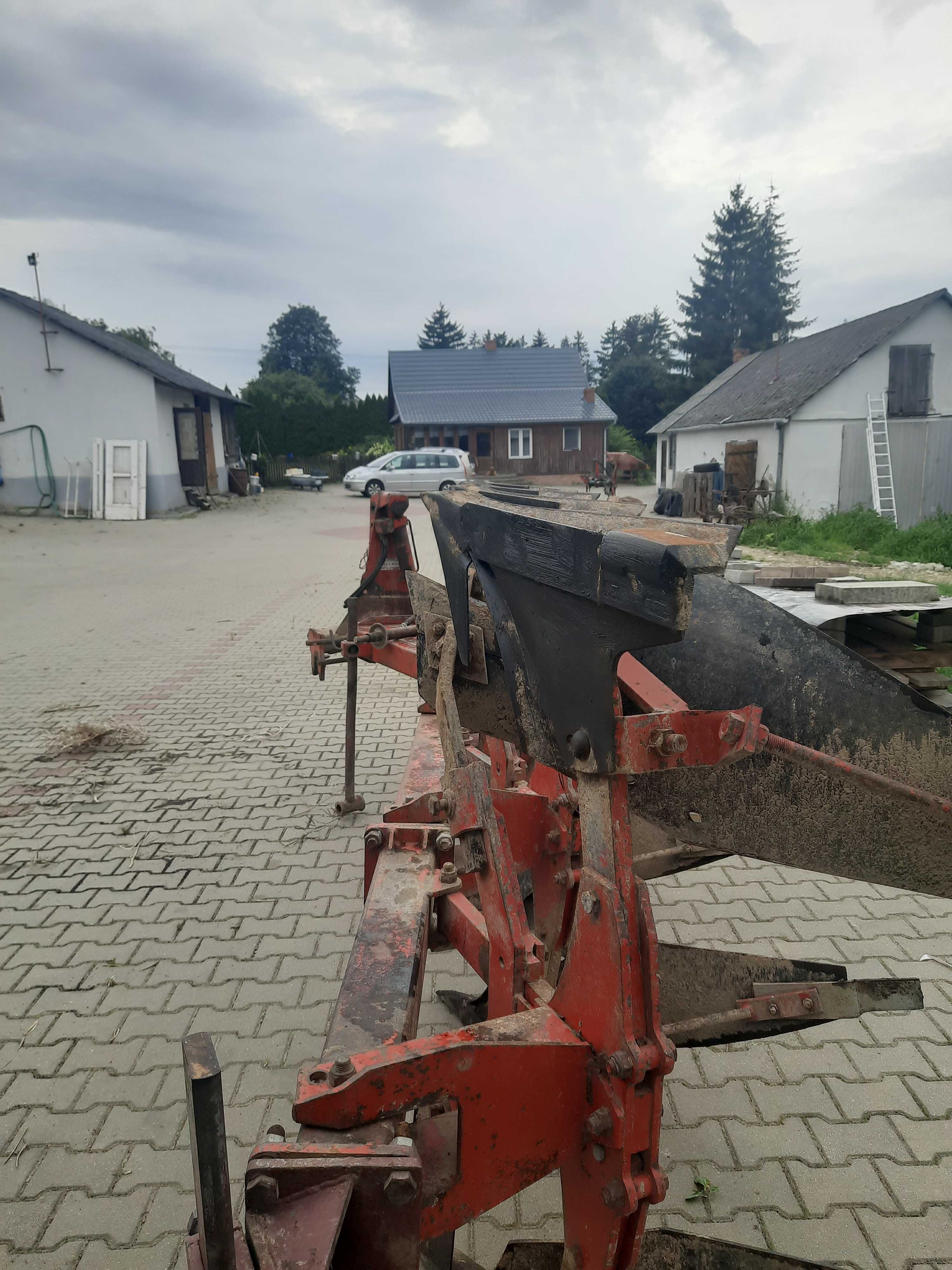 Pługi Gregoire Besson 3+1