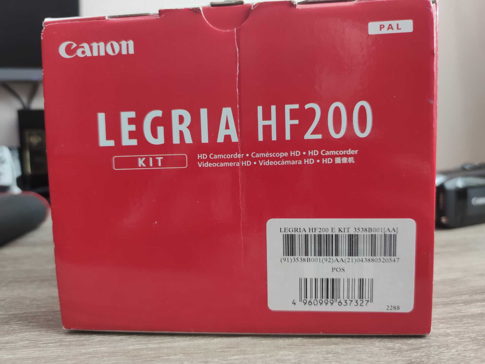 Камера Canon Legria HF200