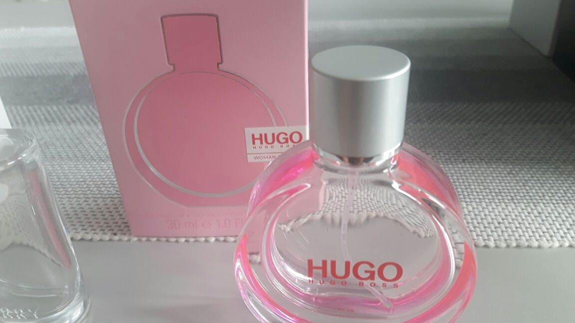 Flakonik po perfumach z pudełkiem Hugo Boss