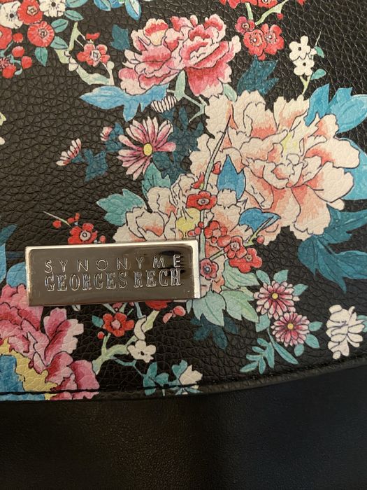 Czarna torebka w kwiaty