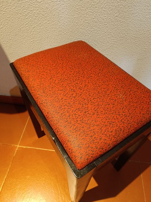 Banqueta em madeira