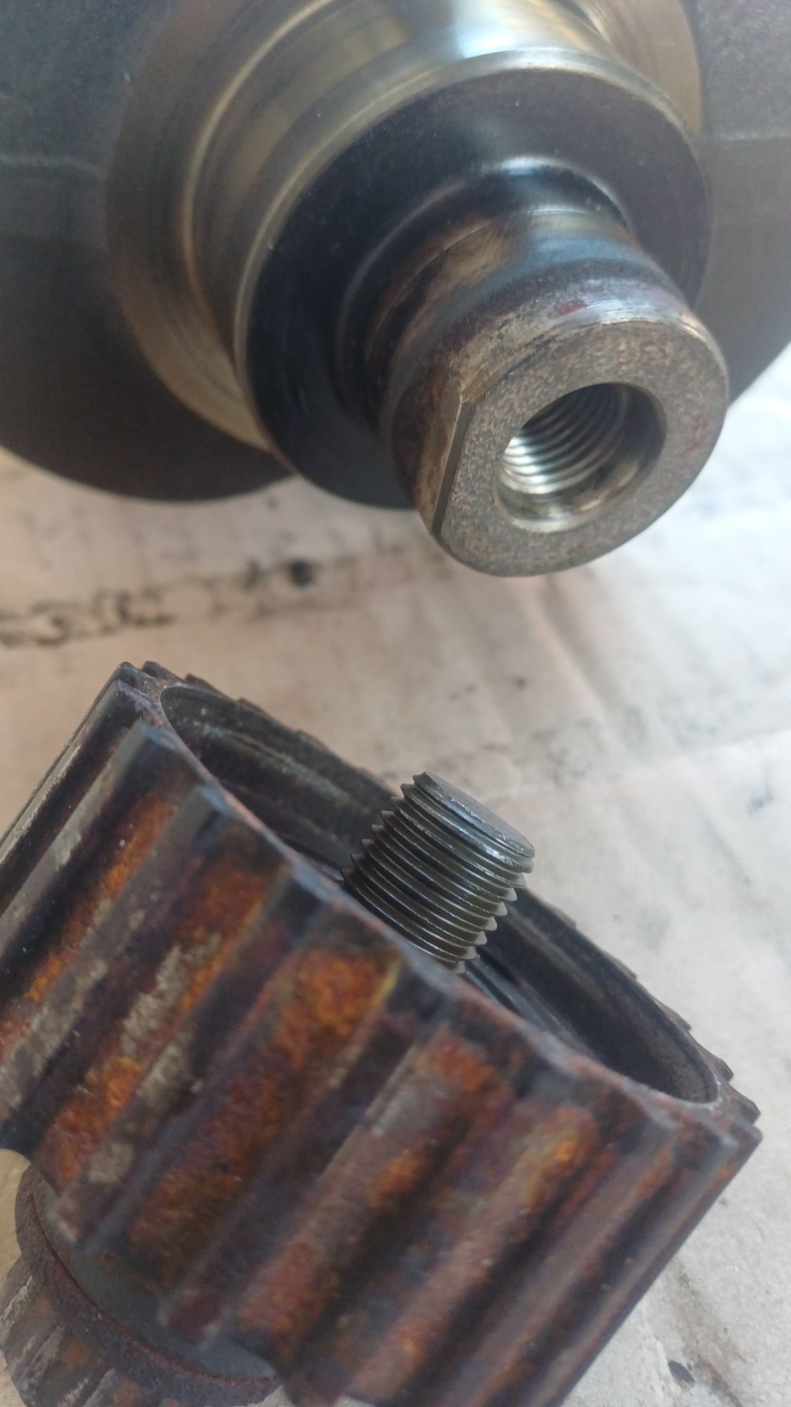 Коленвал колінвал  1.9  Volkswagen T4 Passat b3 b4 aydi80
