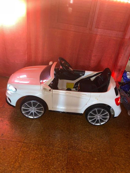 Carro eléctrico criança Mercedes
