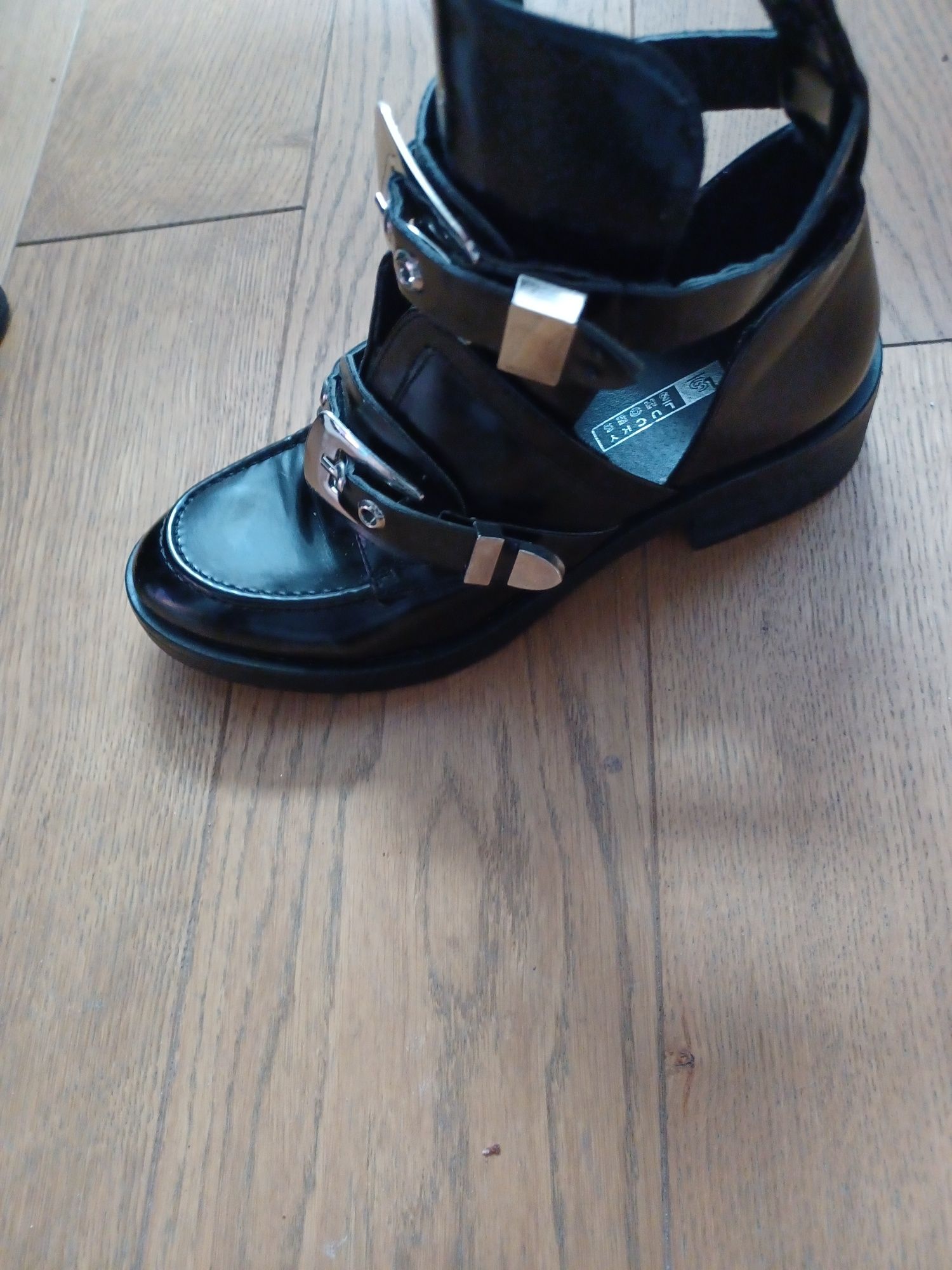 Buty damskie lakierowane