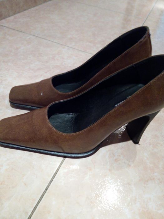 Vendo sapatos senhora da Bata, N°37 como novos