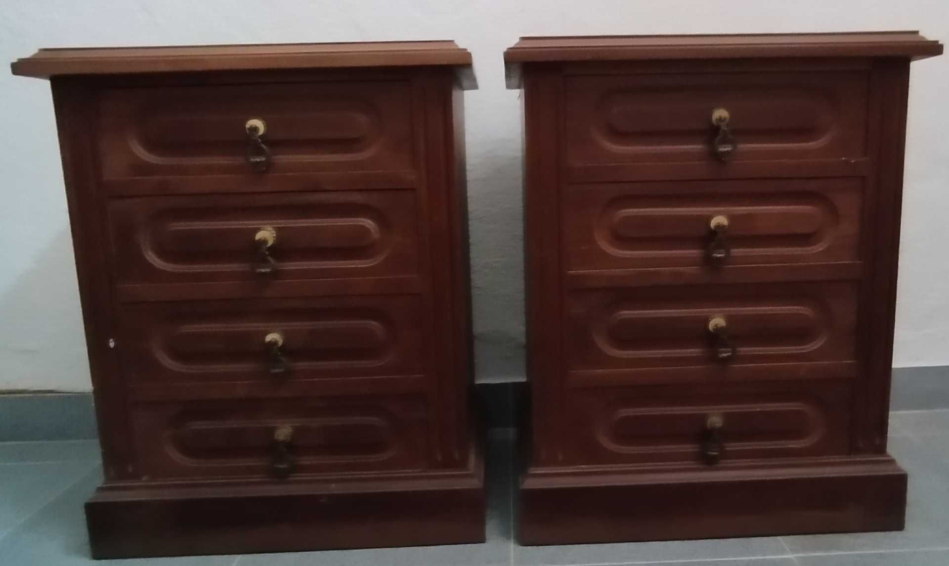 Mobilias de quarto, 2 mesinhas de cabeceira, comoda e roupeiro