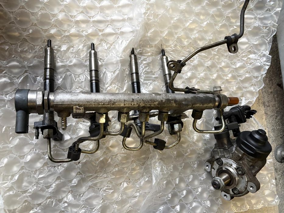 Listwa wtryskowa wtryski pompa wtryskowa Volkswagen Passat B6 2,0TDI