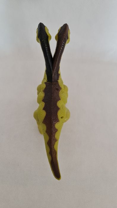 Dwugłowy dinozaur na baterie