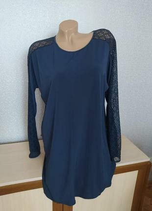 Платье оверсайз с кружевным рукавом и спинкой