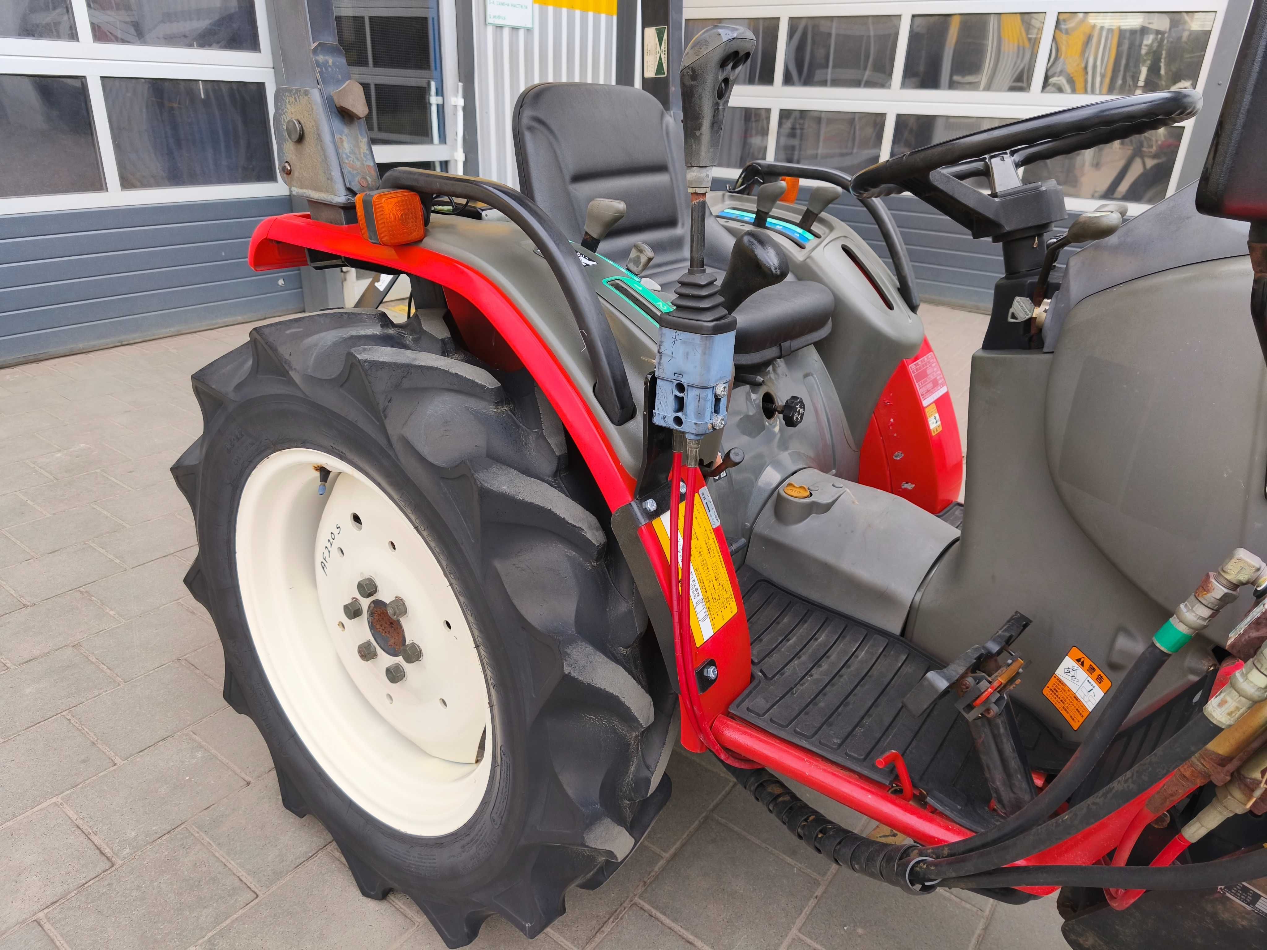 Японський мінітрактор Янмар Yanmar Af 220 front loaders