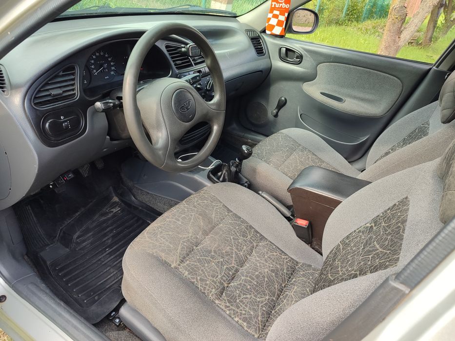 Автомобіль daewoo lanos