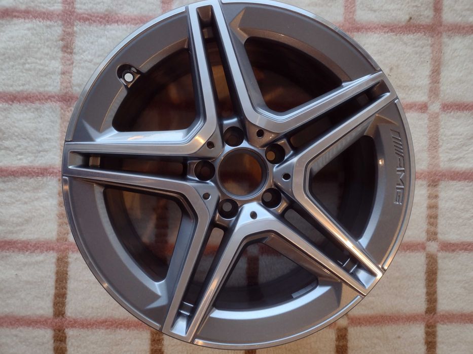 Stan idealny, Felgi AMG 18 cali + dekielki - oryginał Mercedes