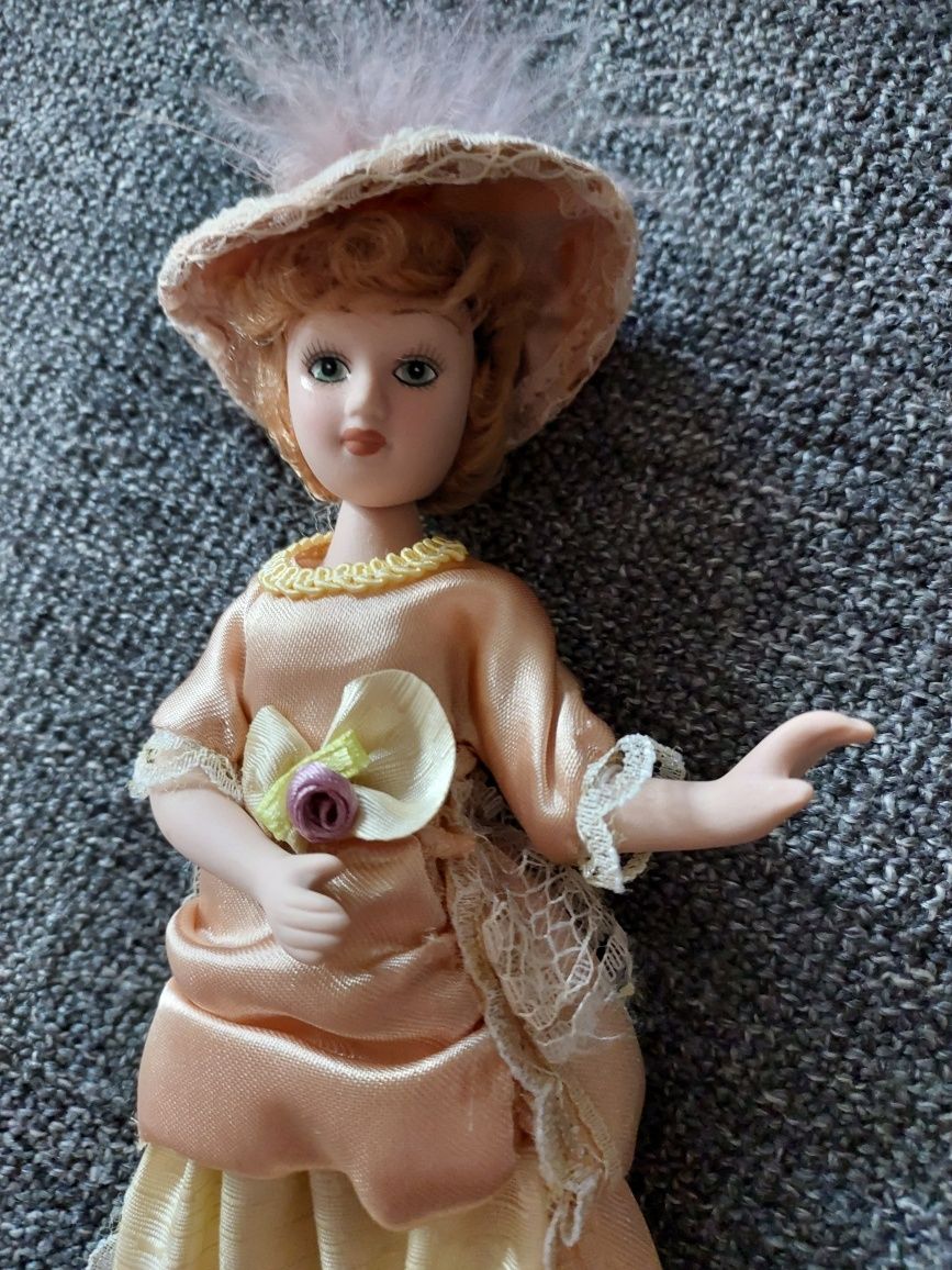Lalka porcelanowa 20cm Dama Kameliowa