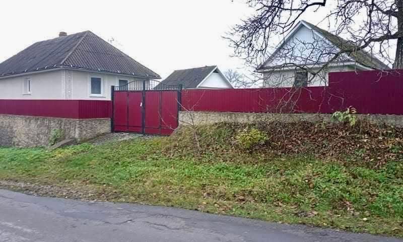 Продам будинок неподалік міста