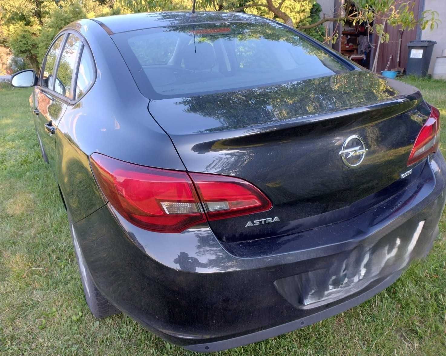 Opel Astra J 1.6 CDTI uszkodzony silnik. Do remontu lub na części.