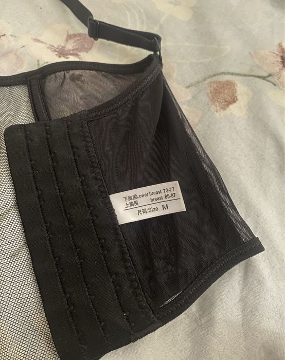 Корсет с чашками в сетку