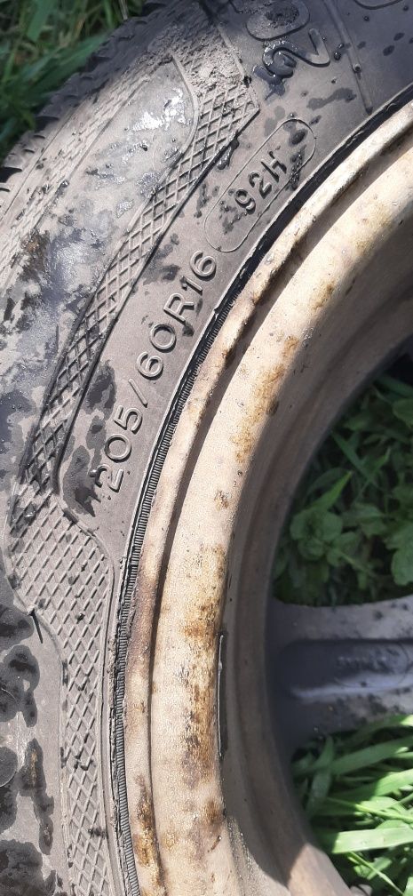 Диски с резиной зима 205/60 R16