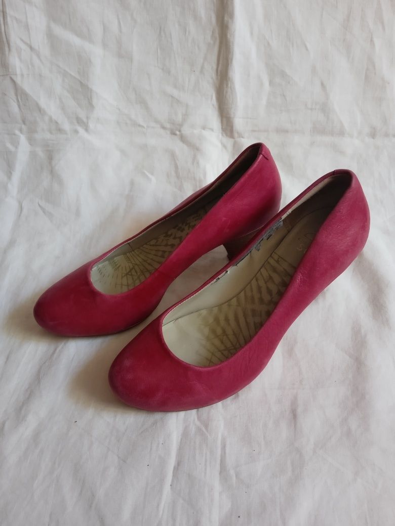 Пожарок Туфлі лодочки 37 розмір рожеві на вузьку ніжку туфли босоножки