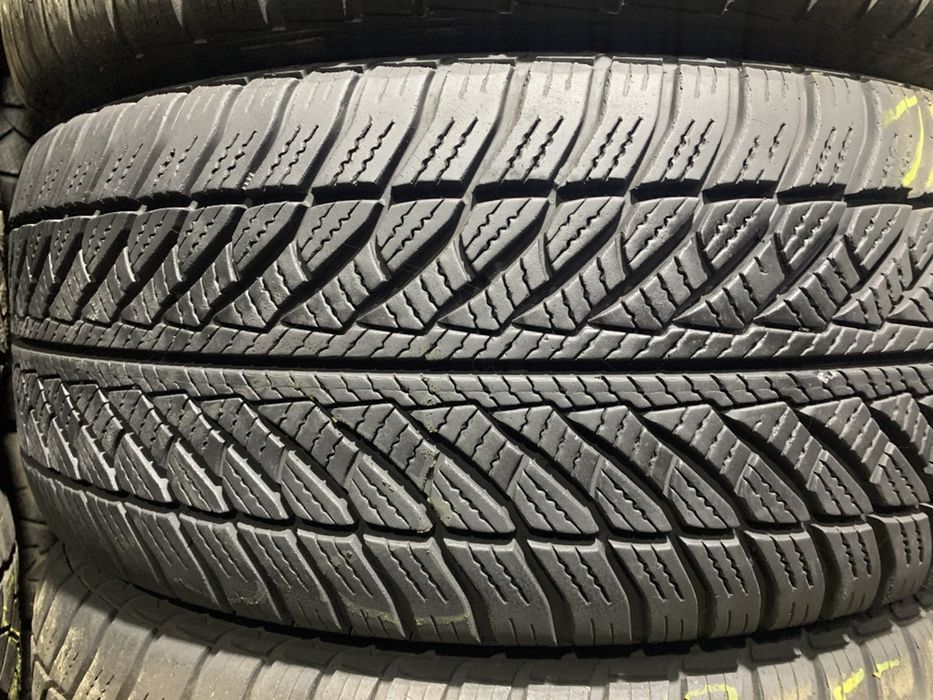 Шини б/у зима 205/60- R16- GoodYear Ultra Grip 8 Perfomance RUNFLAT