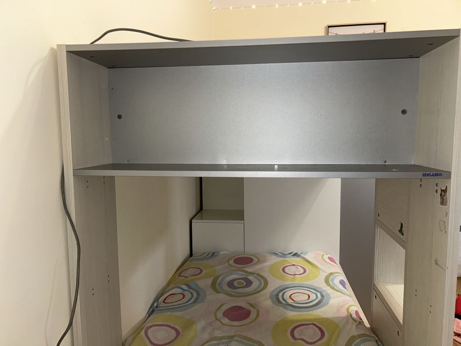 Łóżko piętrowe z szafa