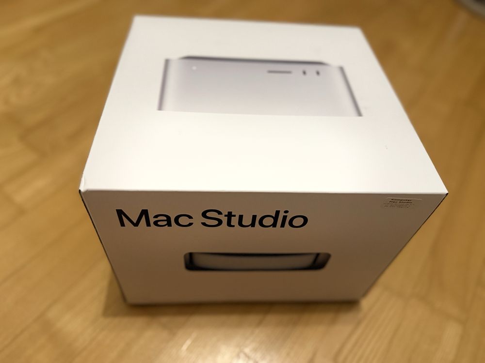 Apple Mac Studio M1 Max 10 core CPU 32 Core GPU 32 GB RAM 2 TB SSD