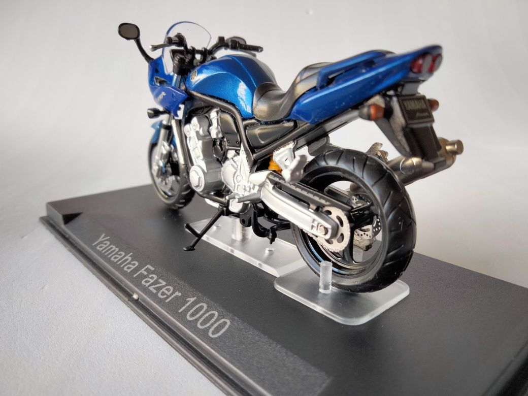 1/24 Yamaha Fazer 1000 | 2003