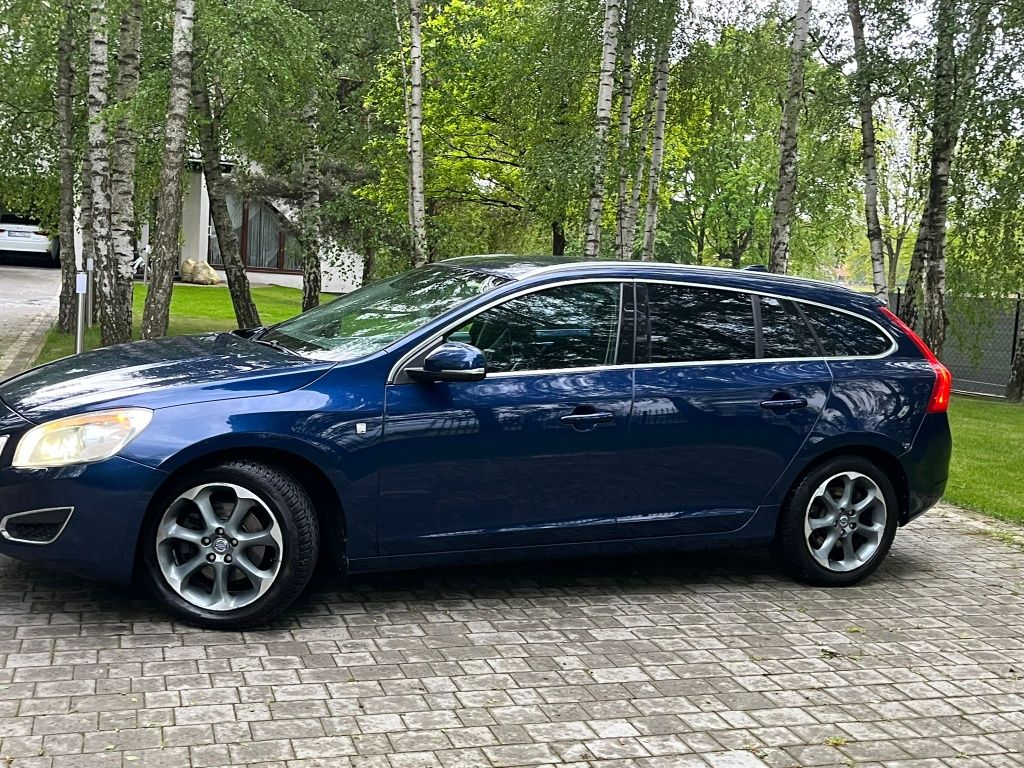 Volvo V60 2,0. D3 163Km Ocean Race