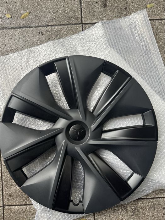 Колпаки Tesla Y R 19 в идеальном состоянии