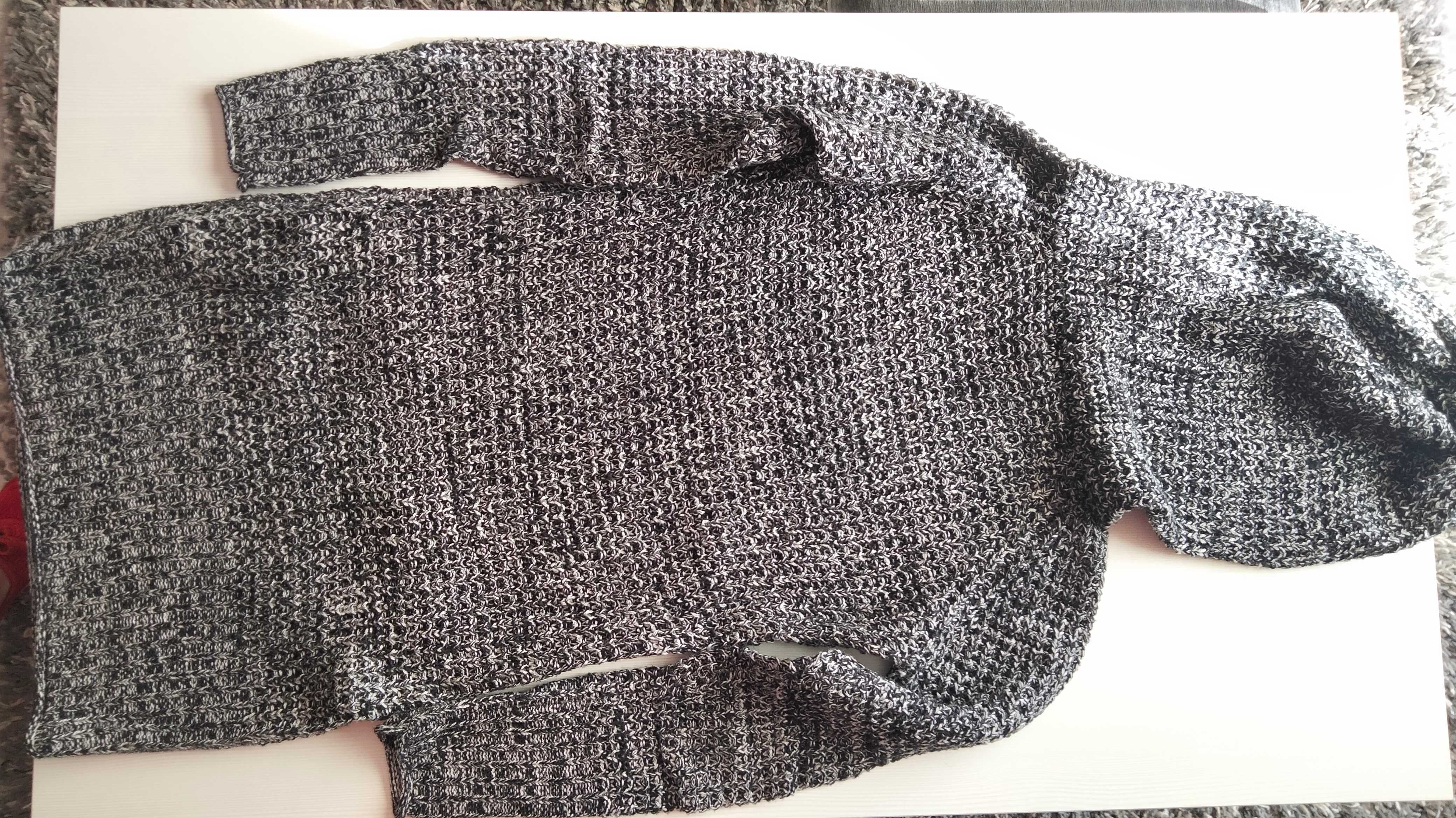 Sweter sukienka z kapturem rozmiar S firmy New Yorker